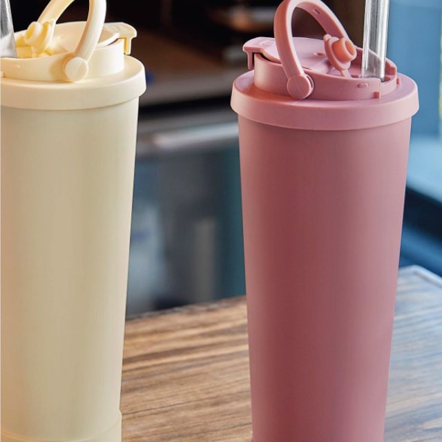 Vaso térmico con popote